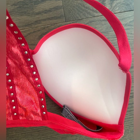 NWOT Red Victoria’s Secret Push Up Bra 32DDD - Picture 3 of 5